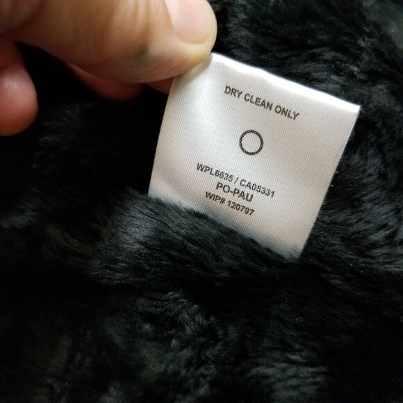 ✅Woolrich Women’s Vest Wool Blend Ruby Plaid Faux Fur Red Black Size MEDIUM - Picture 9 of 11